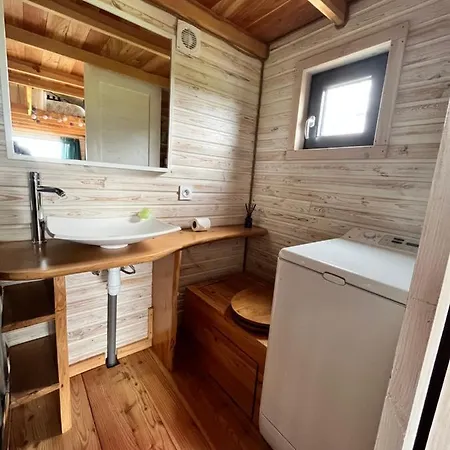 La Tiny Adoree Chalet